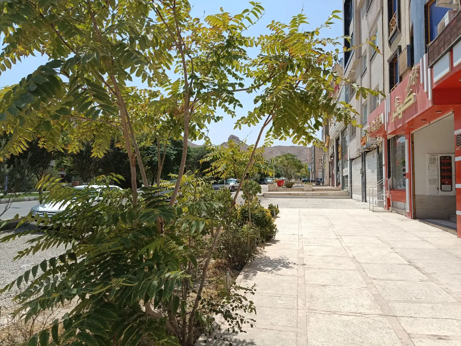 فروش ۲۰ متر مغازه تجاری بهارستان بهترین لوکیشن خی