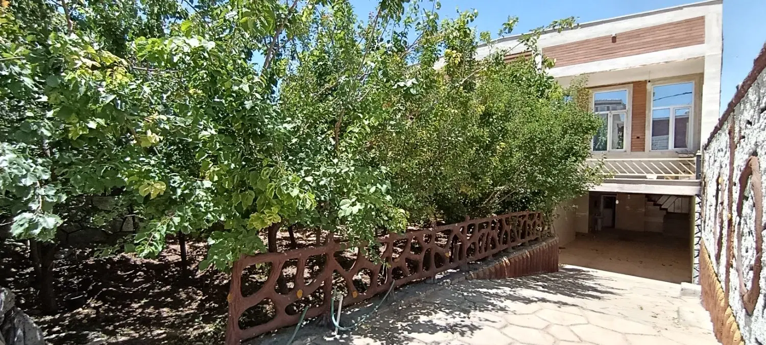 خانه باغ در نصرآباد پیشکوه