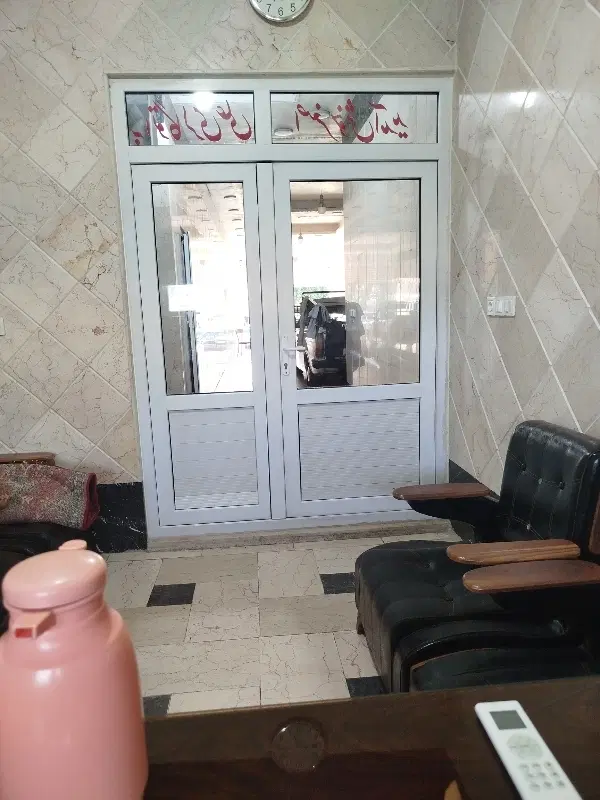 یک باب مغازه تجاری