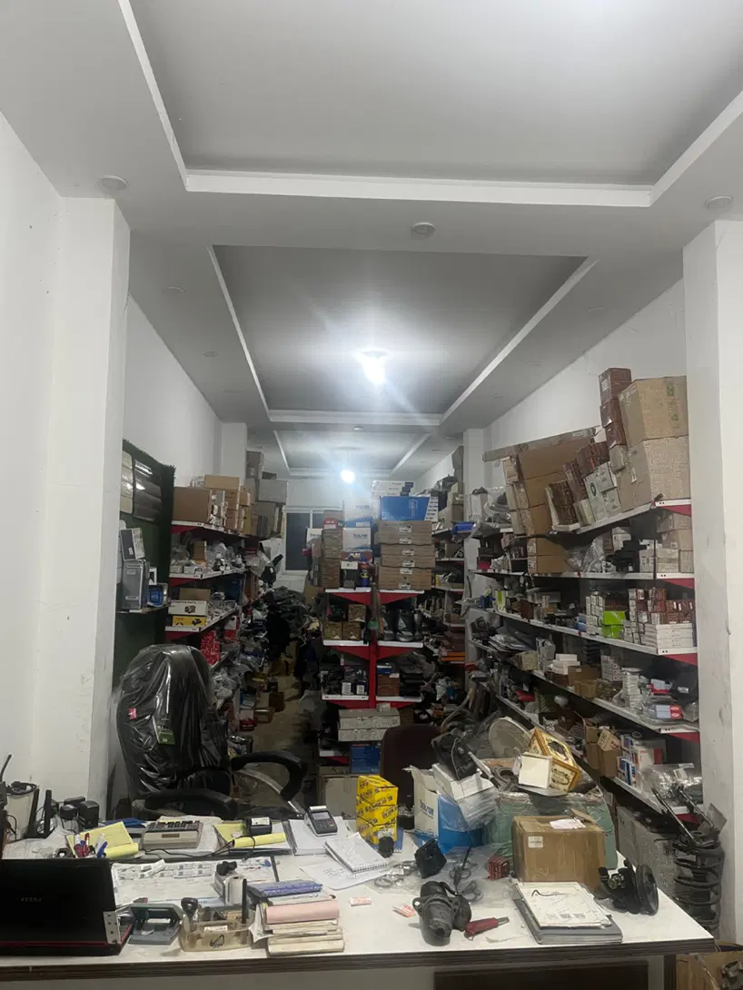 مغازه تجاری کمربندی بر خیابان