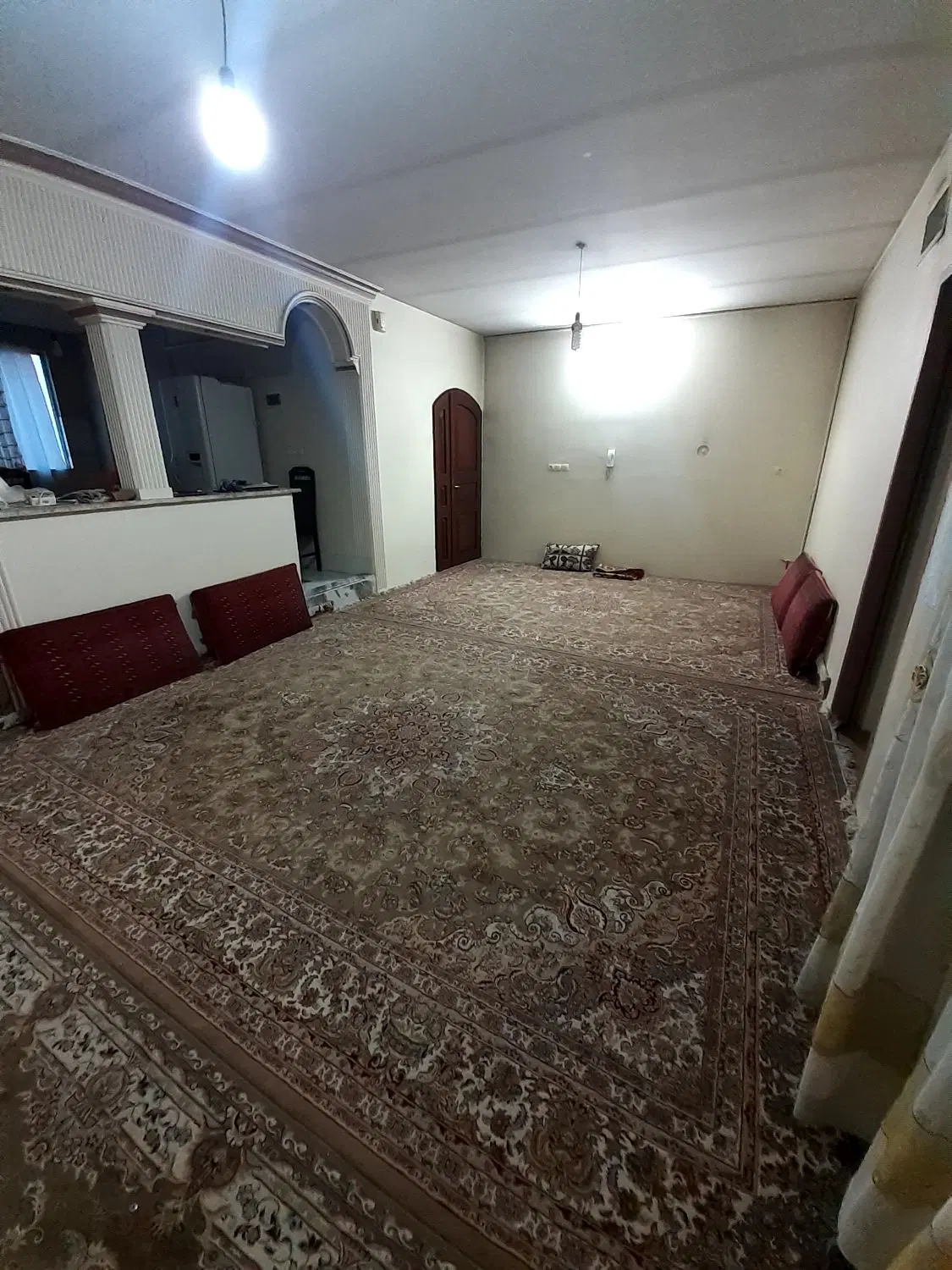 یک واحد آپارتمان طبقه دوم از همکف