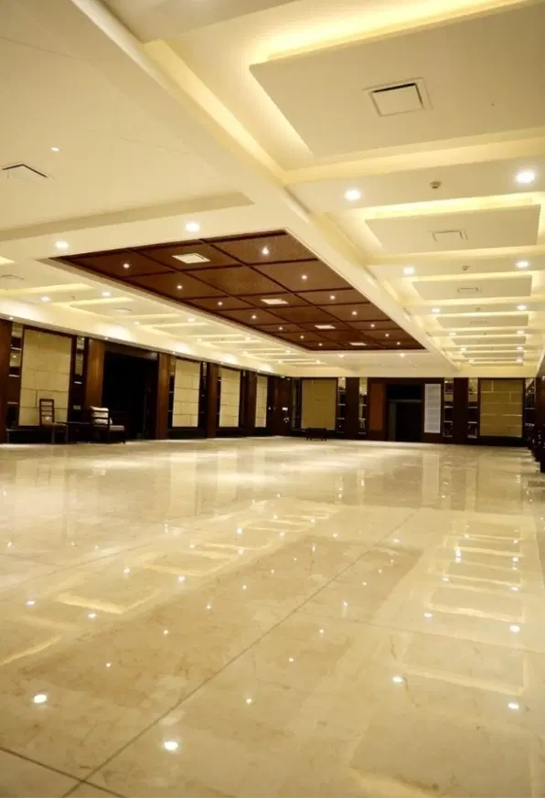 ۸۰ متر سالن یک دست خوش چیدمان تاپ لوکیشن