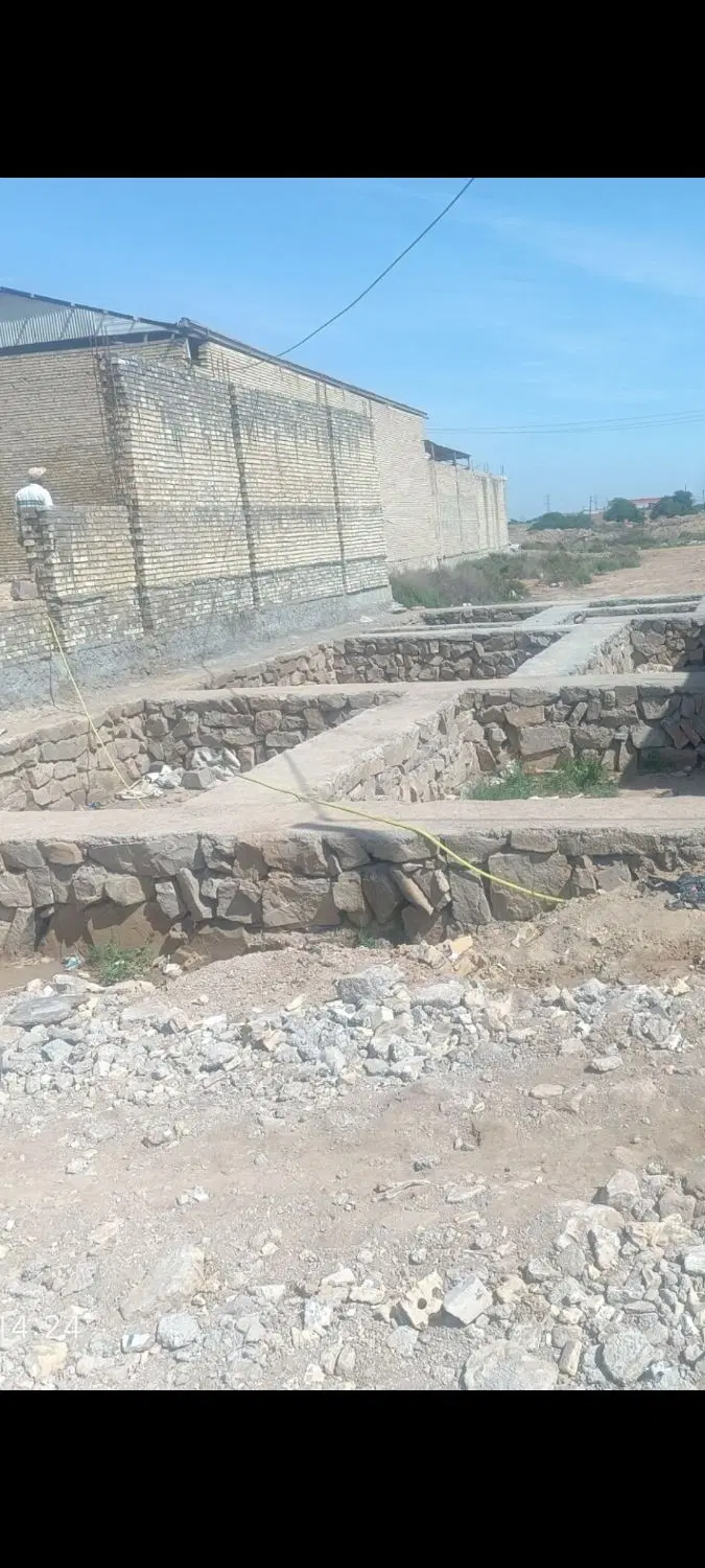 زمین در خیابان رو به روی دادگستری