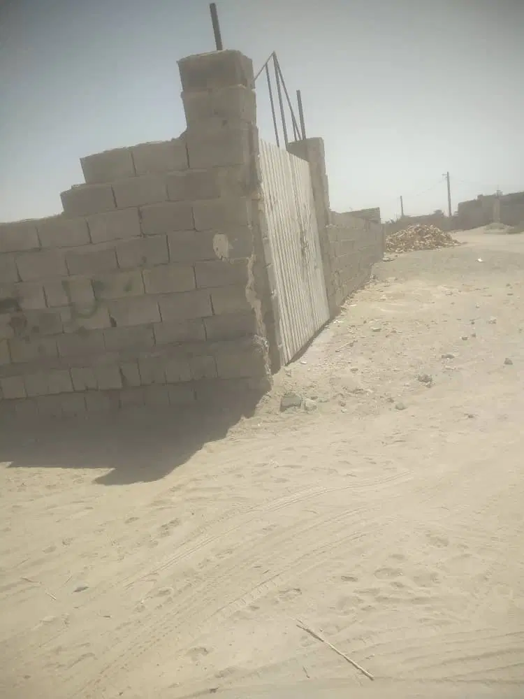 زمین چهار دیواری