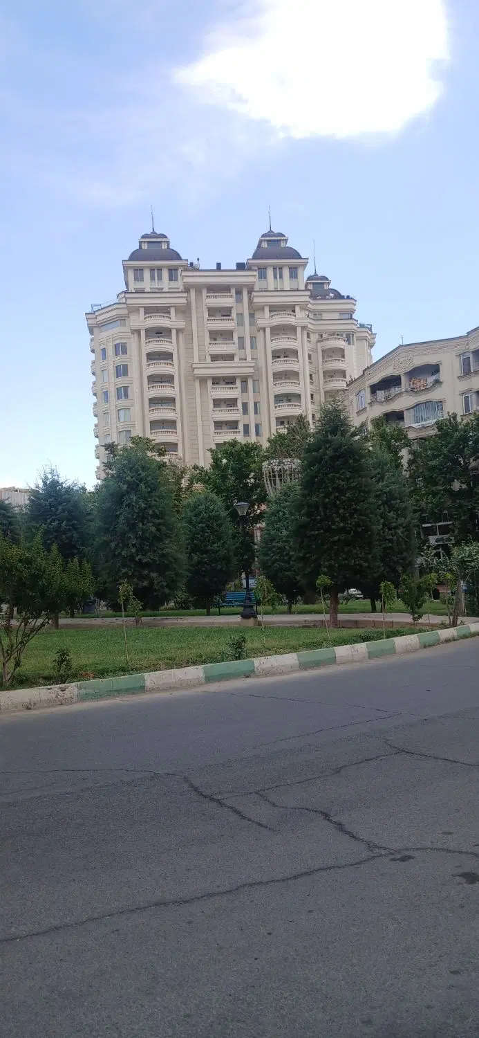 خانه دوطبقه راه جدا