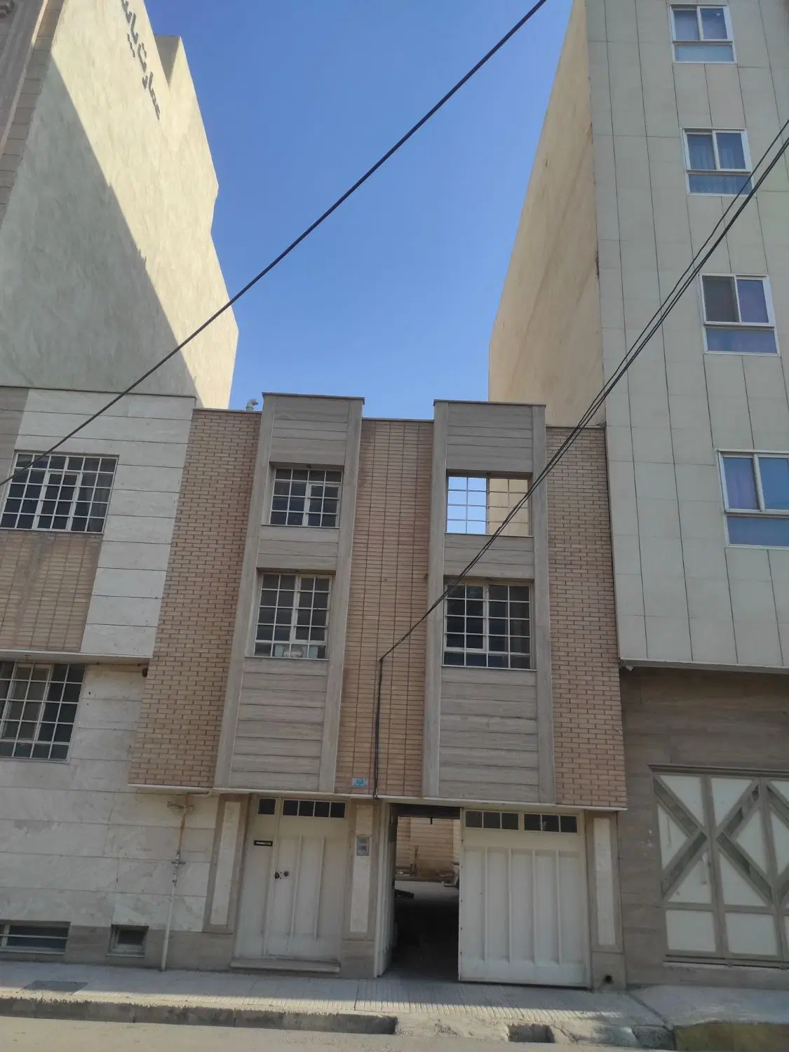 فروش ویلایی 3 طبقه 225 متری