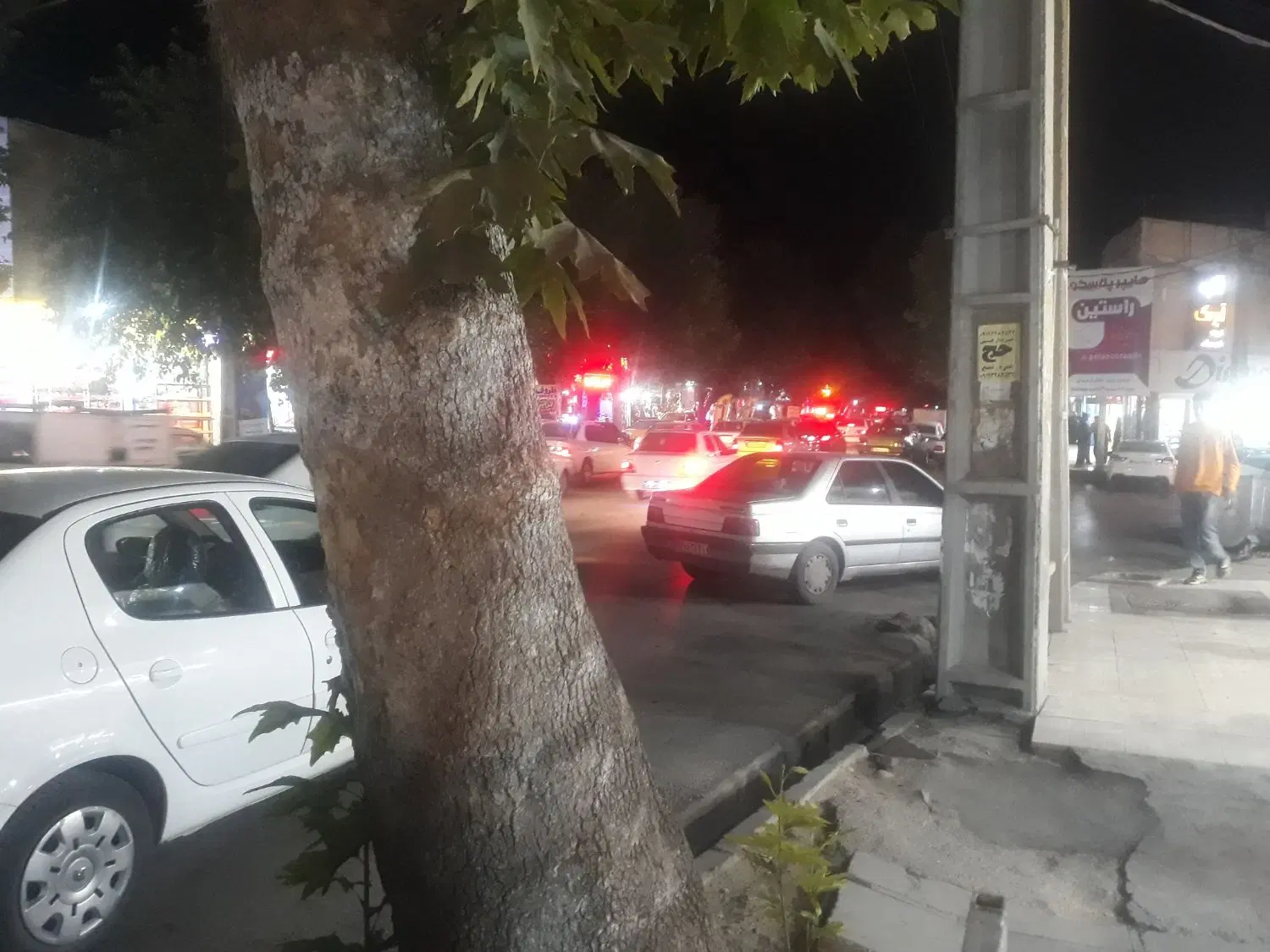 مغازه تجاری ۲۱ متر جلوی خیابان انقلاب مطهری