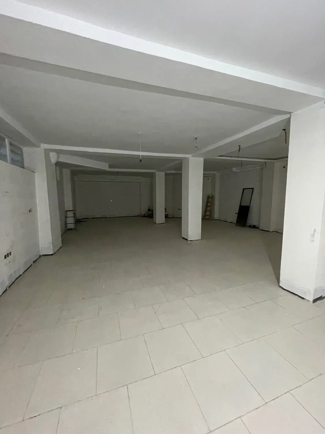 زیر زمین تجاری به متراژ ۳۰۰ متر