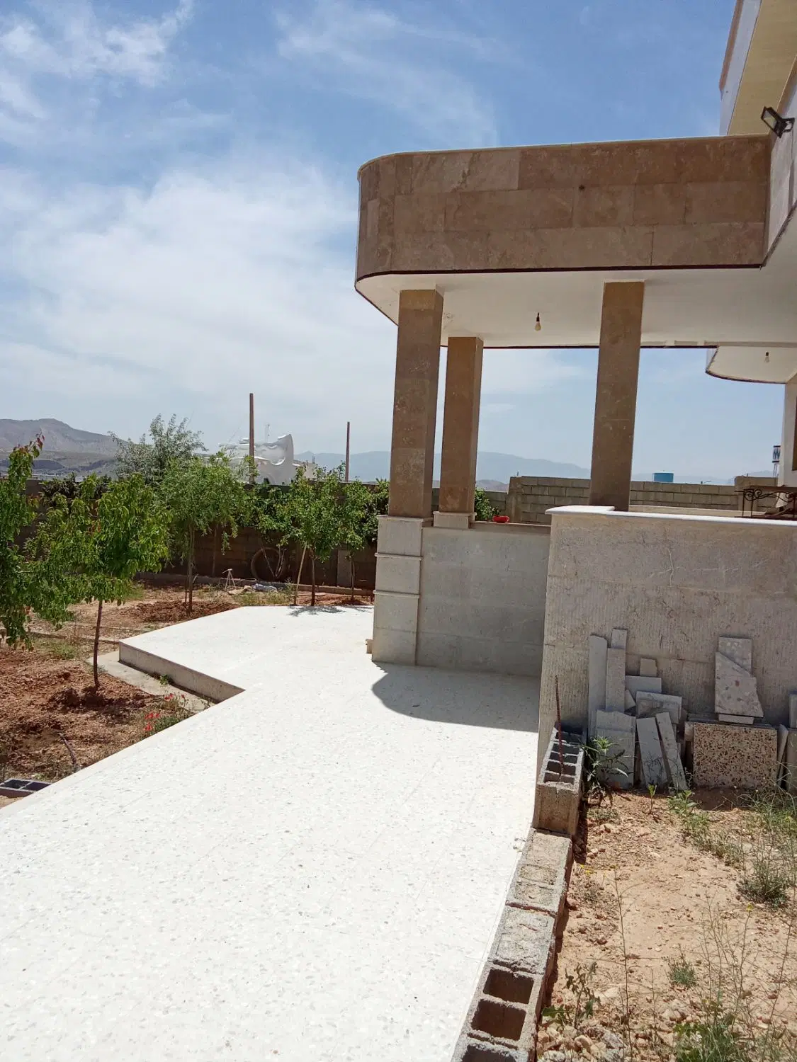 باغشهر۱۰۰۰متری مسکونی دوطبقه درصدرا
