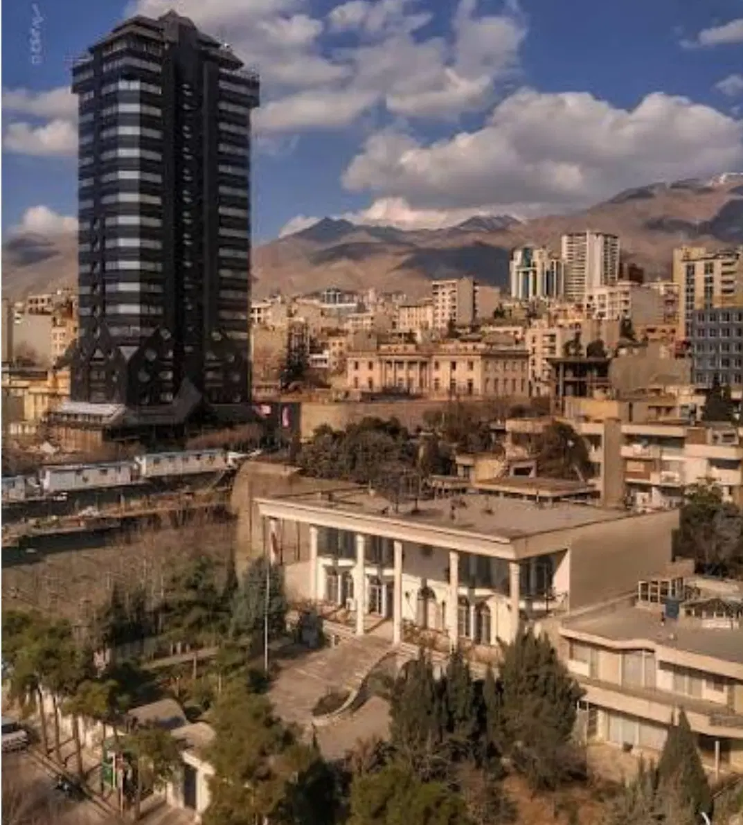 رهن کامل آپارتمان، تمیز و نوساز، سه واحدی