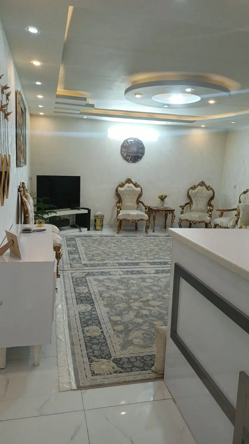 فروش منزل طبقه اول راه مجزا زینبیه فلکه عاشق