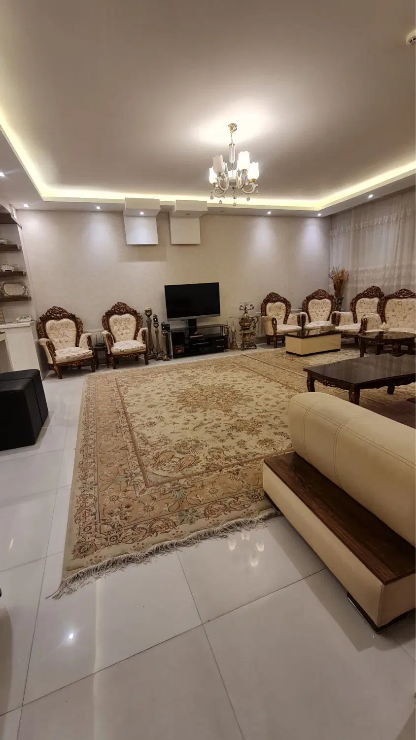 اپارتمان ۱۱۰ متری اموزگار ۳۷