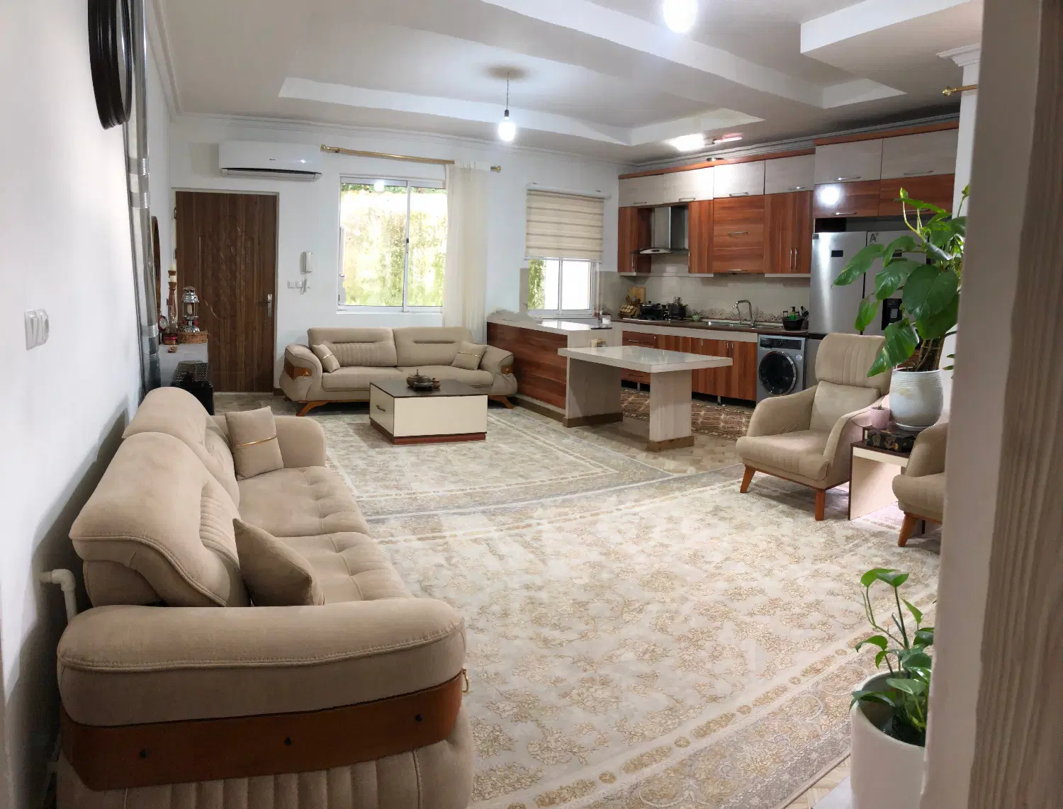 خانه ویلایی+۳باب مغازه