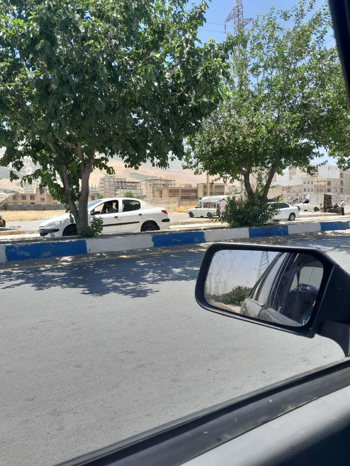 زمین فروشی