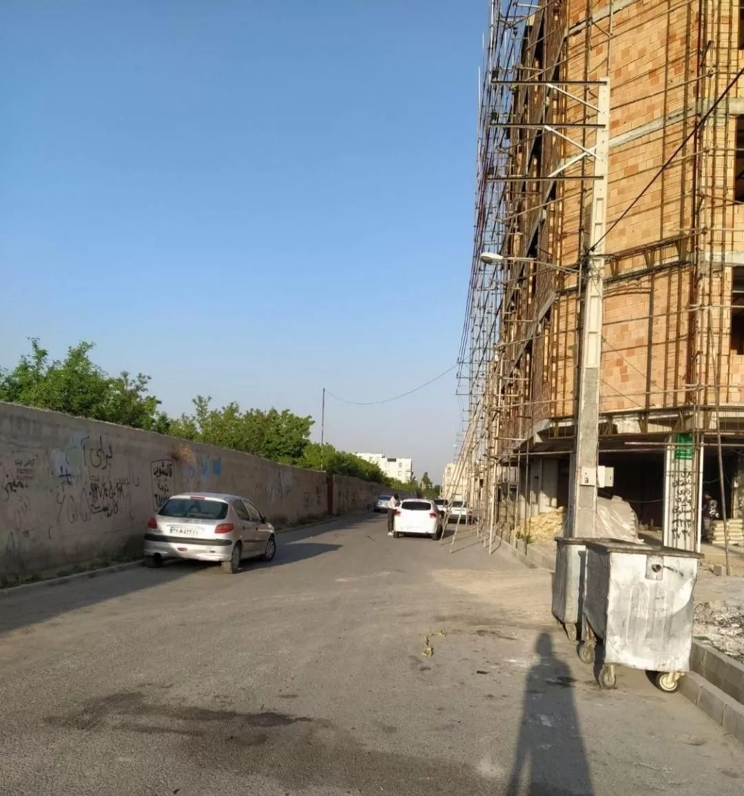 ۲۰۰ متر زمین _داخل بافت _ قابل معاوضه با خودرو