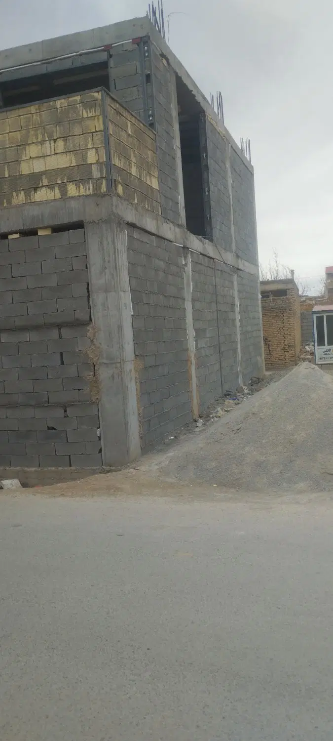 ساختمان صف کاری شده با موقعیت ۳بر