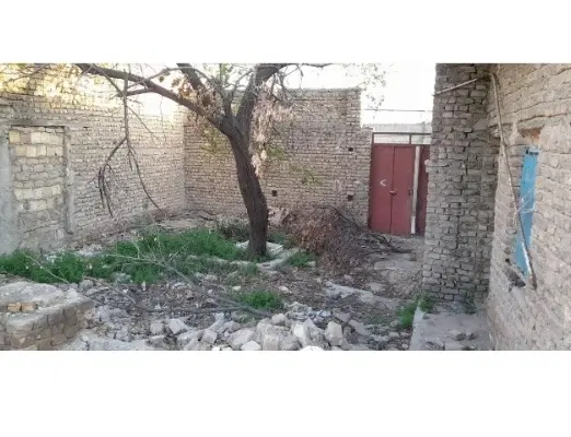 ملک مسکونی با مغازه ۴۰ متری