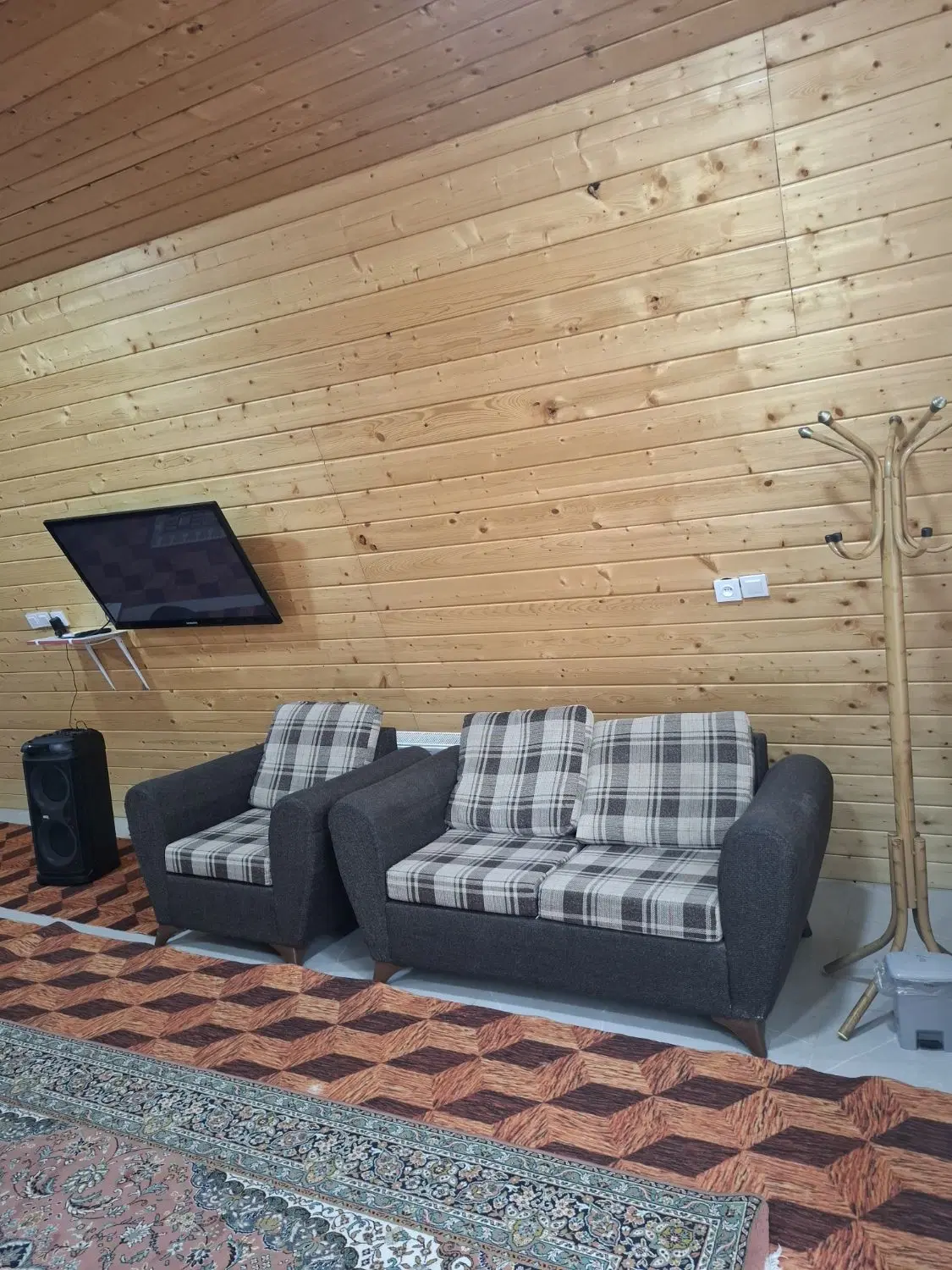 کلبه سوئیسی استخر دار