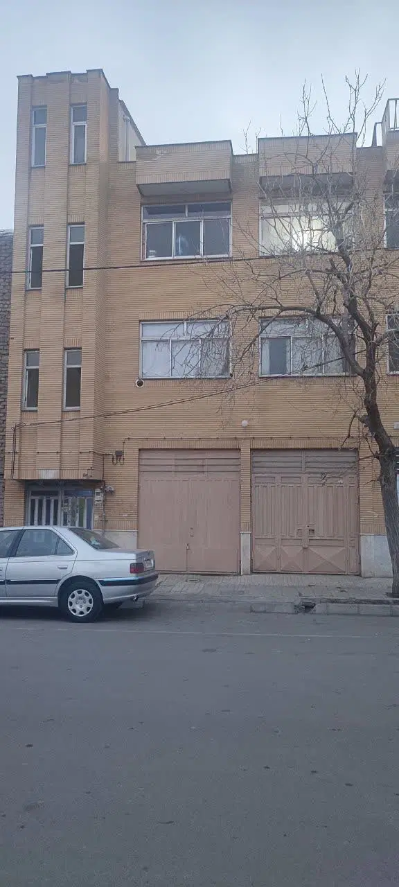 ویلایی ۲۰۰متری وحدت۱۲فروشی