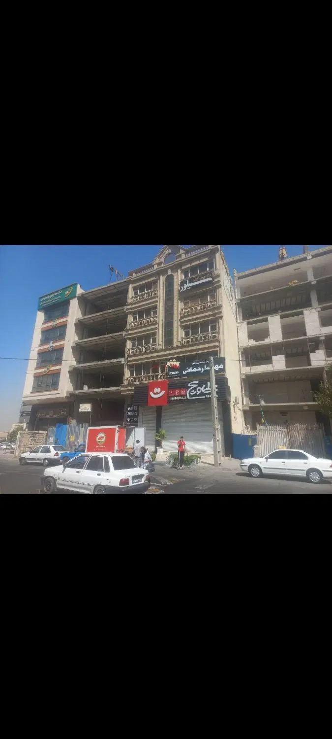 مغازه خیابان درختی کرج