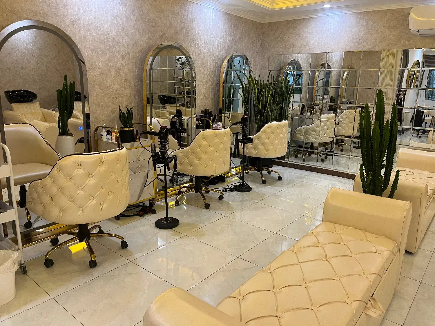 اجاره اتاق ۱۰ متری در سالن زیبایی لوکس الهیه