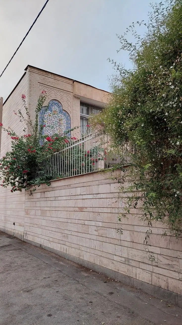 ویلایی اداری ۲۲۰ متر دربست، بر خیابان اصلی