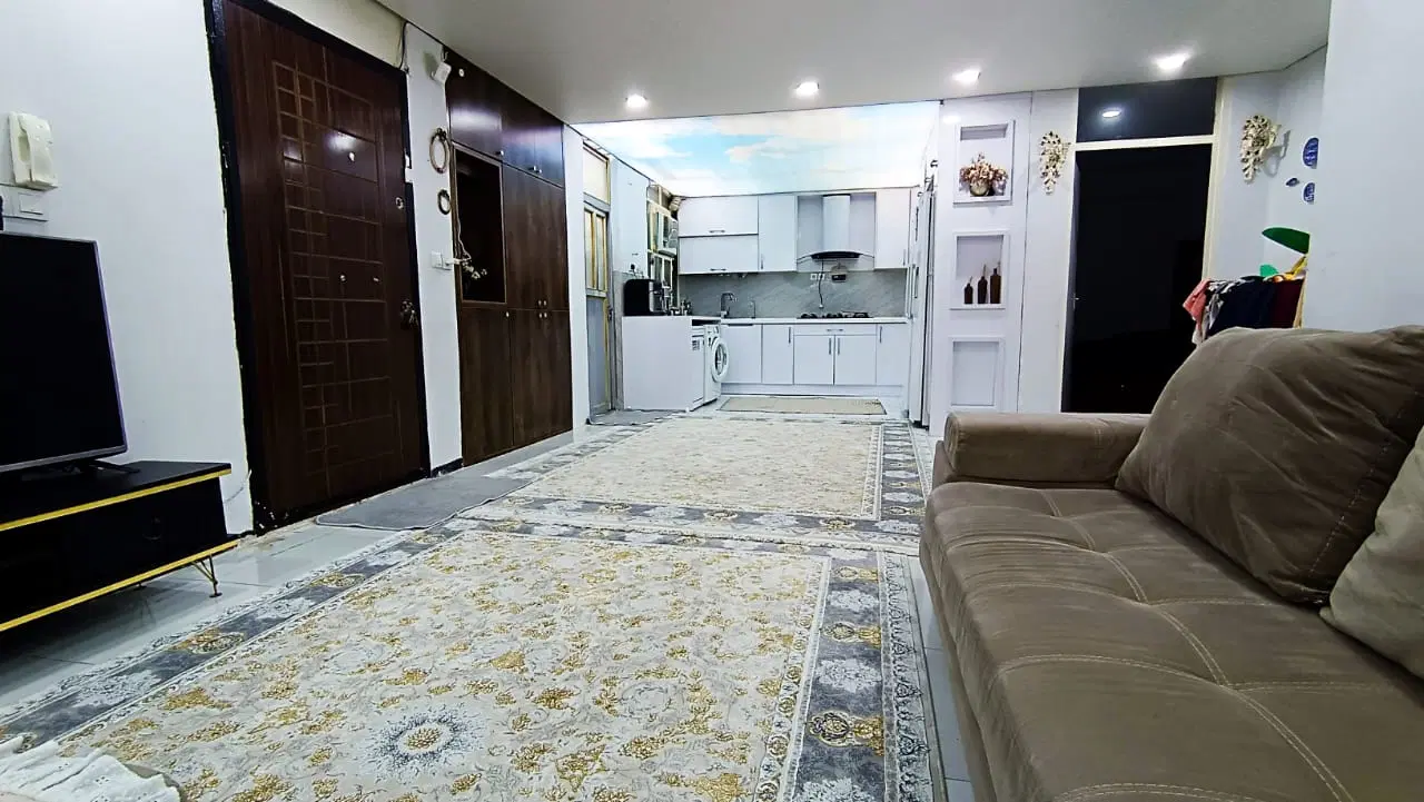 واحد۸۵متری کوی آزادگان طبقه اول روبه نما فول