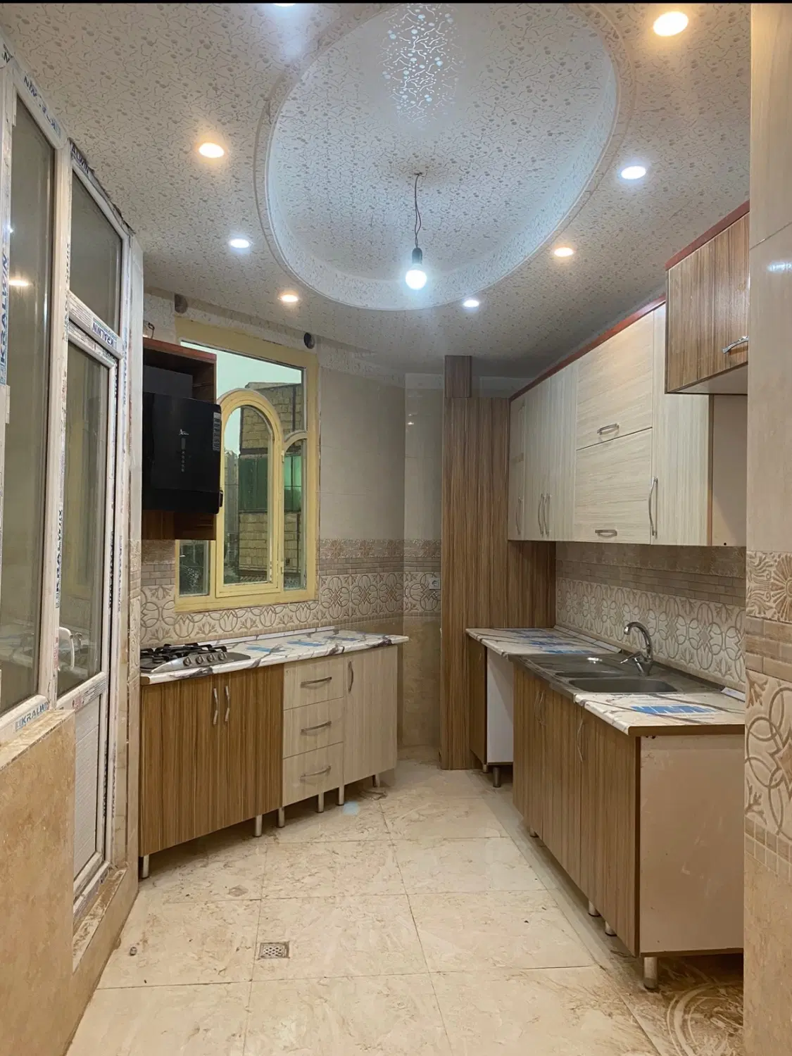 فروش آپارتمان فلکه اول میلان ۱۲ تک‌واحدی