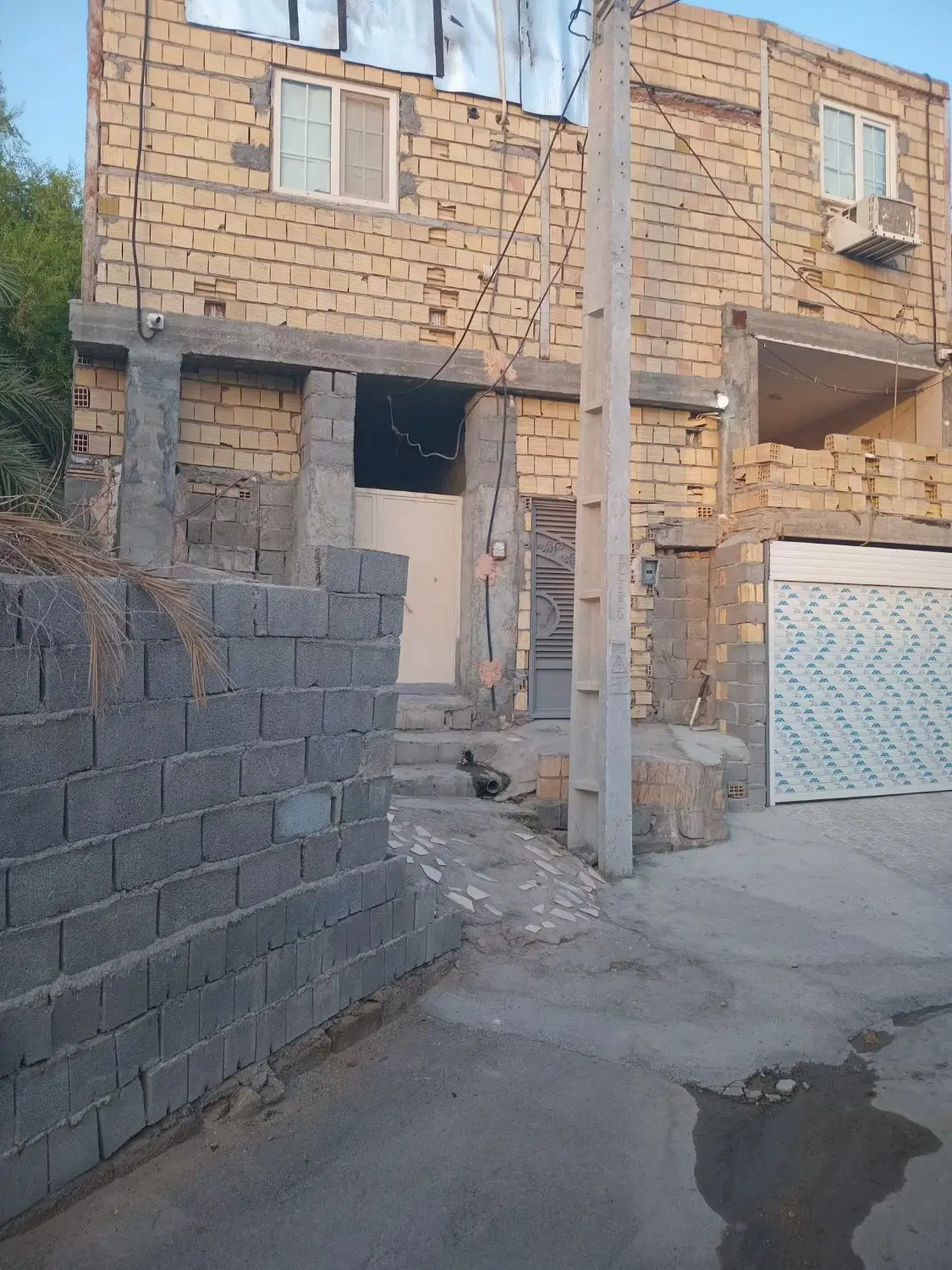 خانه ویلایی شهرک توحید. متراژ حال 8متر واتاق ۱۲متر