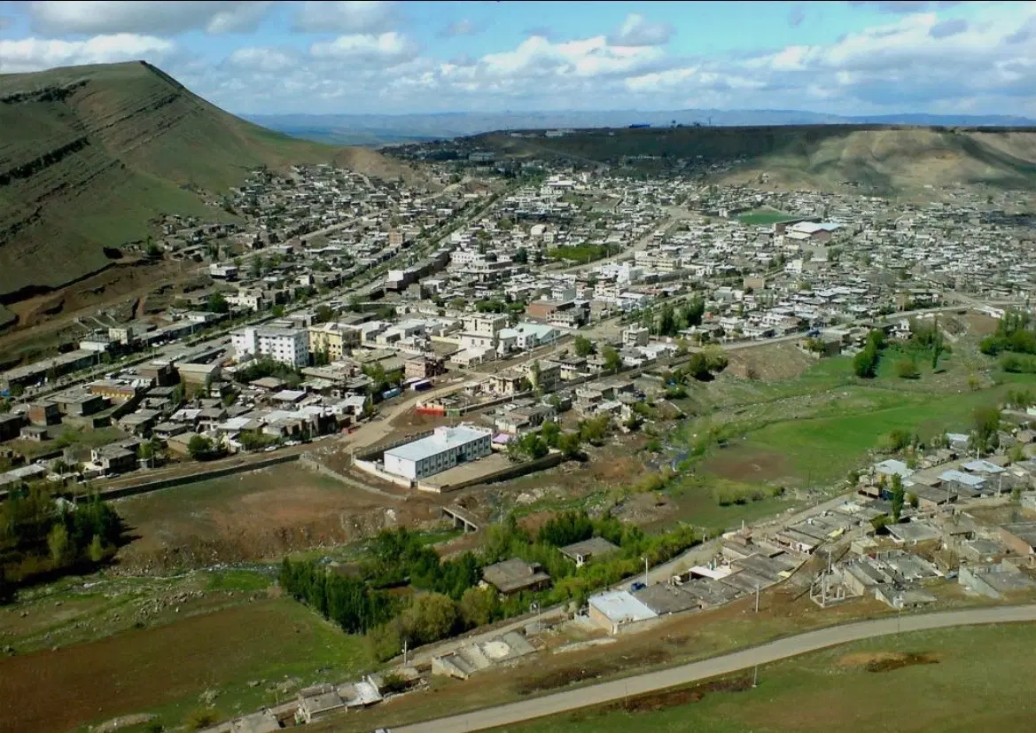 زمین ۲۲۰ متری در گرمی