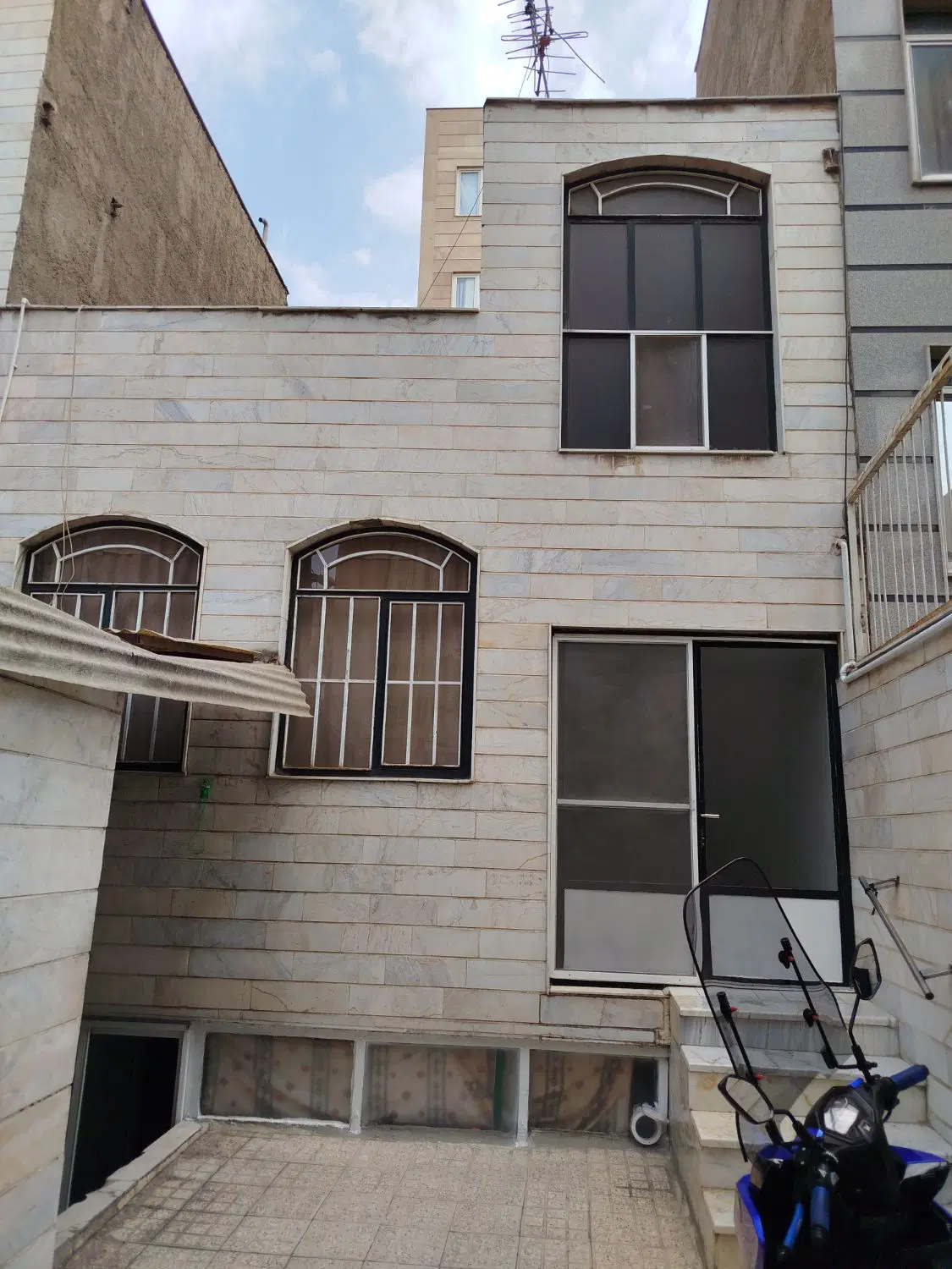 ۱۰۸ متر ، شهرک بعثت ،مناسب سکونت _ ساخت