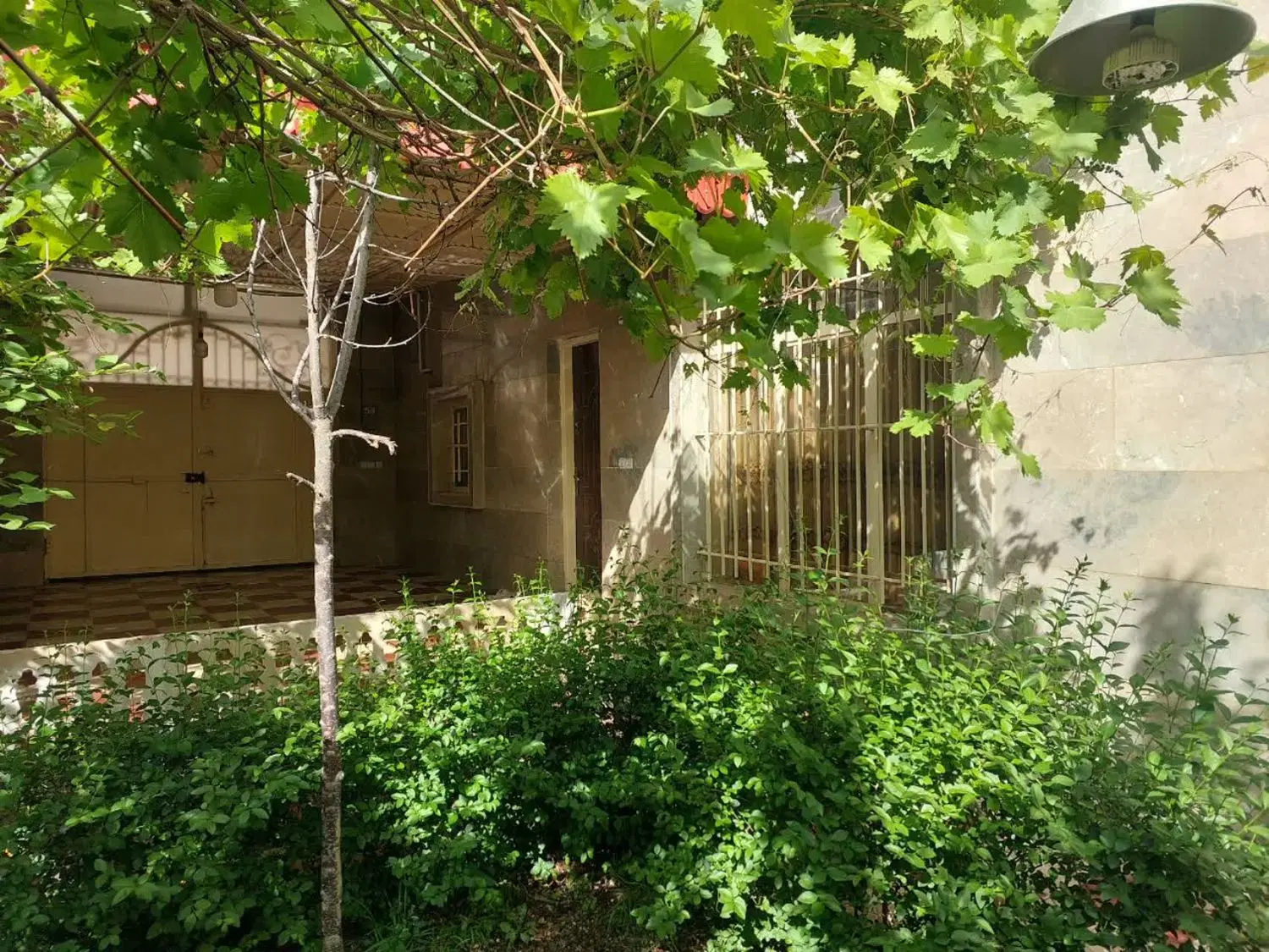 منزل ویلایی ۳۰۰متری دربست رباط طرق