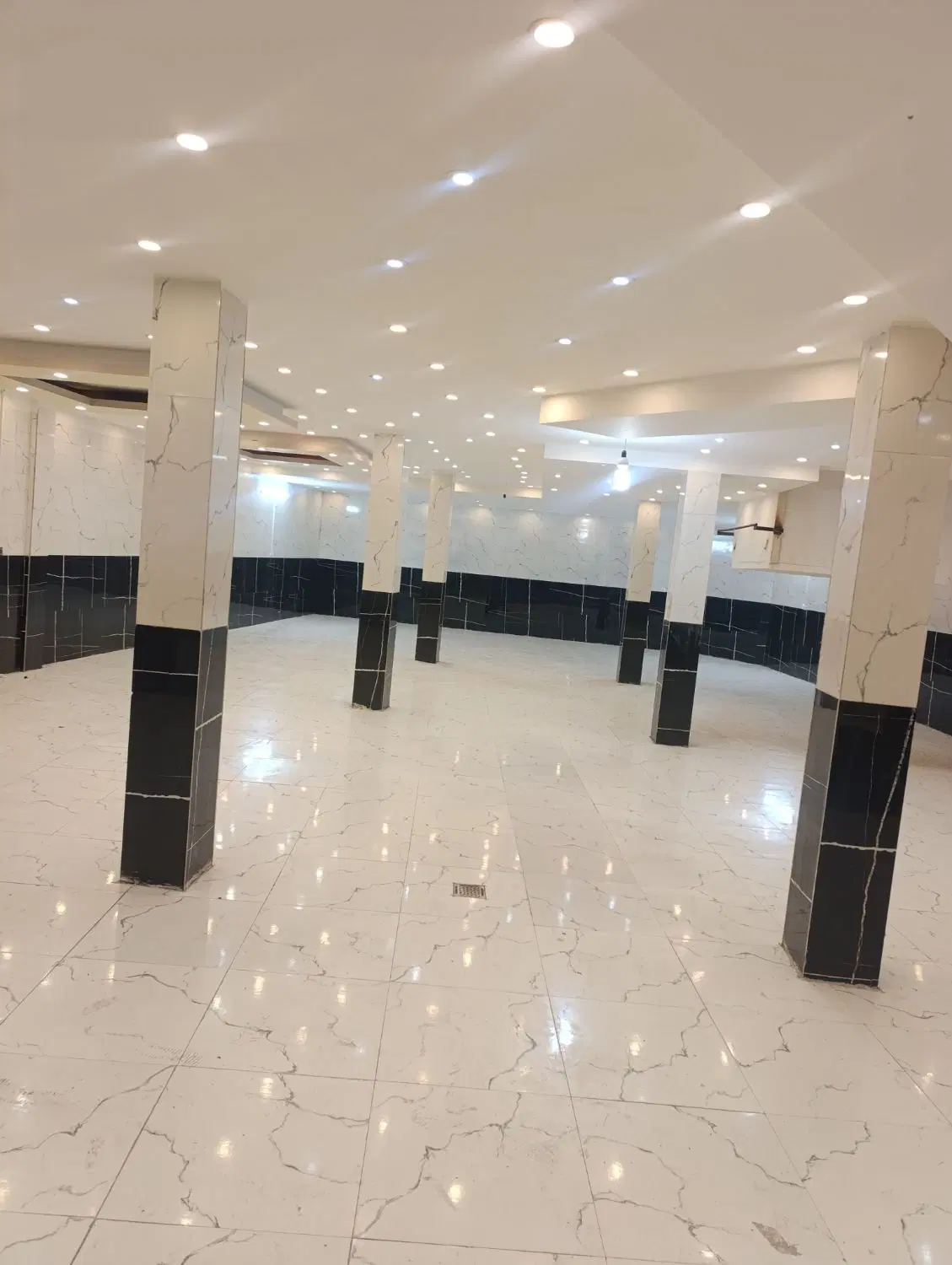 اجاره زیر زمین ۲۳۰ متر با مغازه ۲۰ متر دارایی کوچه