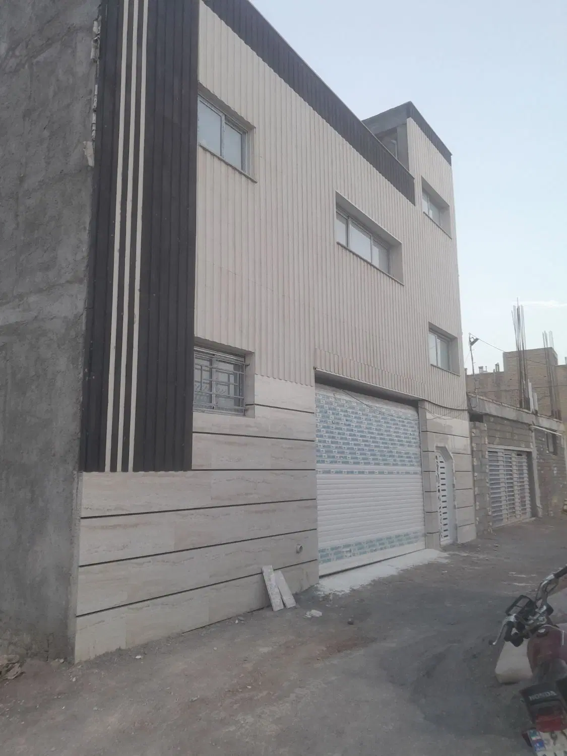 منزل مسکونی نوساز . صفر کلید نخورده