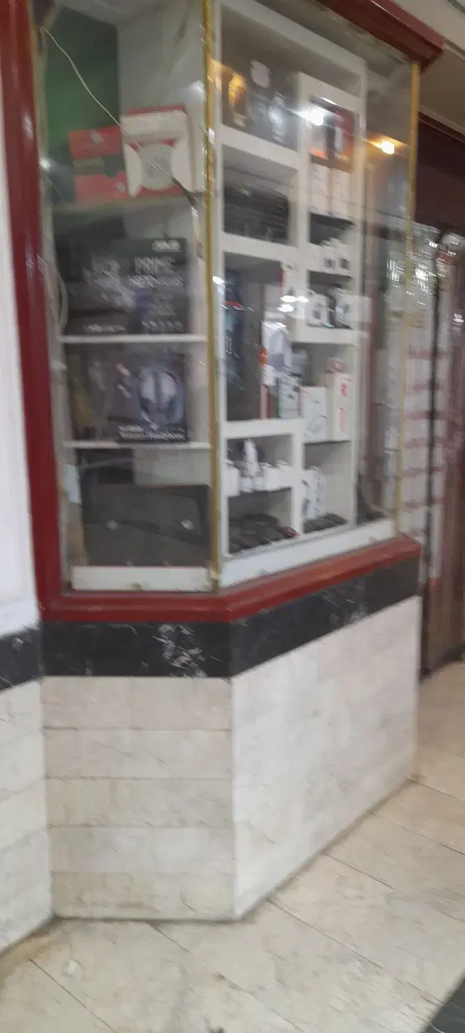 ۱۵ متر مغازه تجاری در بهترین جای پاساژ