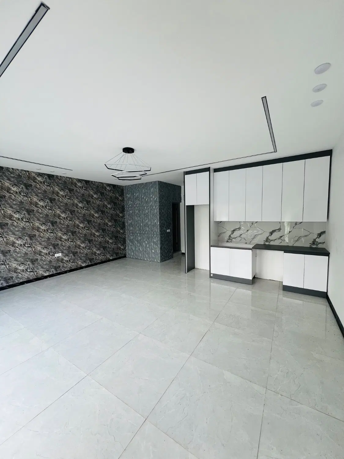 ویلاباغچه ای مدرن جنگلی باسندتک برگ نزدیک دریا