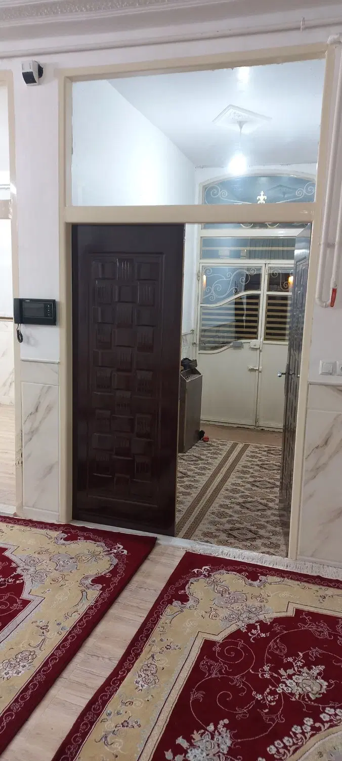 ملک مسکونی واقع در شهر مشکات.۶۰کیلومتری قم.۳۳۰متر