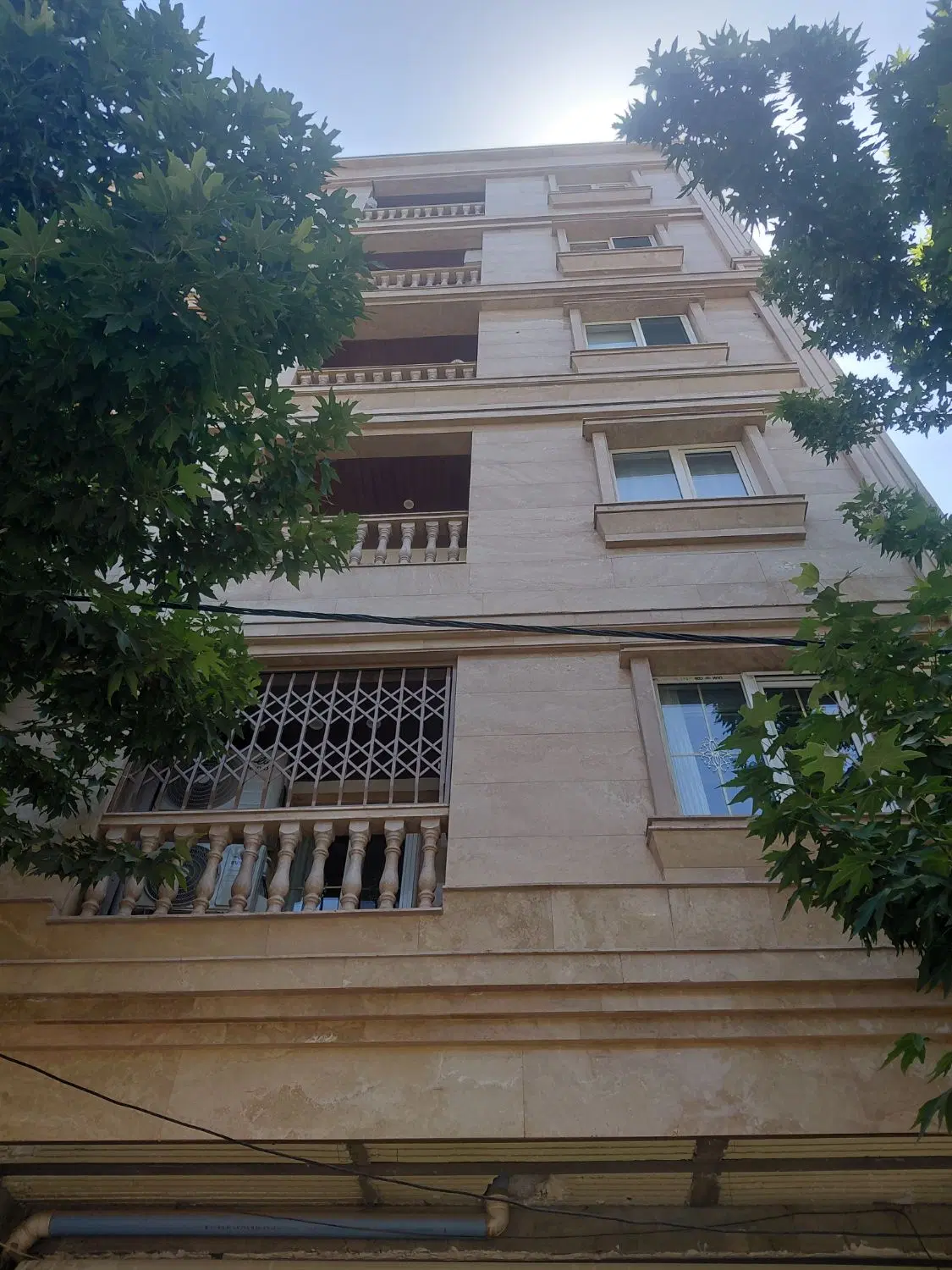 نمایشگاه در ۳۲ متری ۴راه اول
