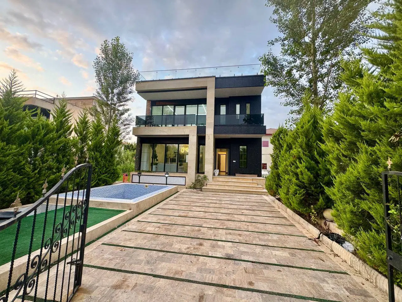 دوبلکس ۴ خواب با سند تک برگ استخر چهار فصل