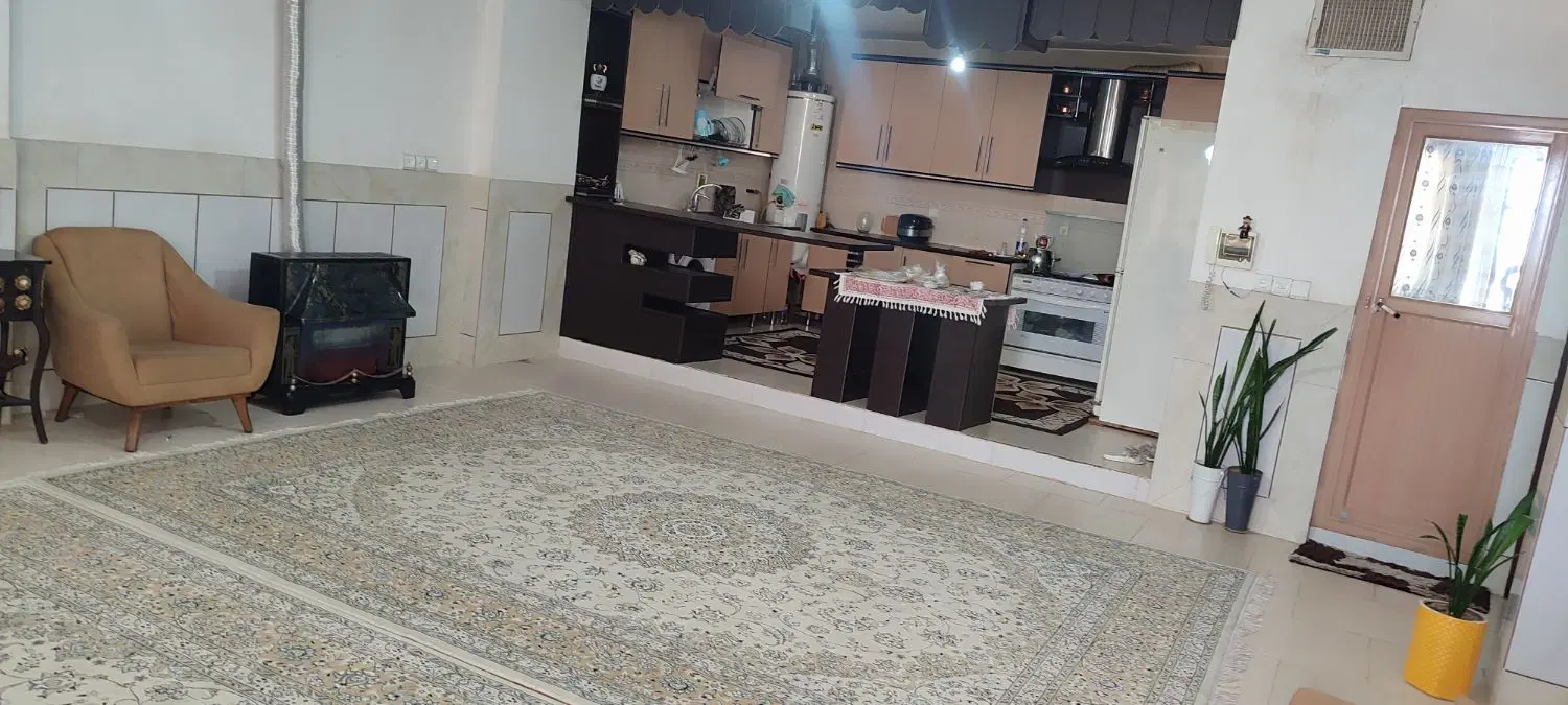 منزل‌دو‌‌طبقه‌بزرگ‌و‌نور‌گیر
