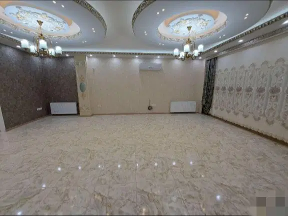 حیاط ویلایی در فاز۲ سهند به متراژ ۲۱۵متر