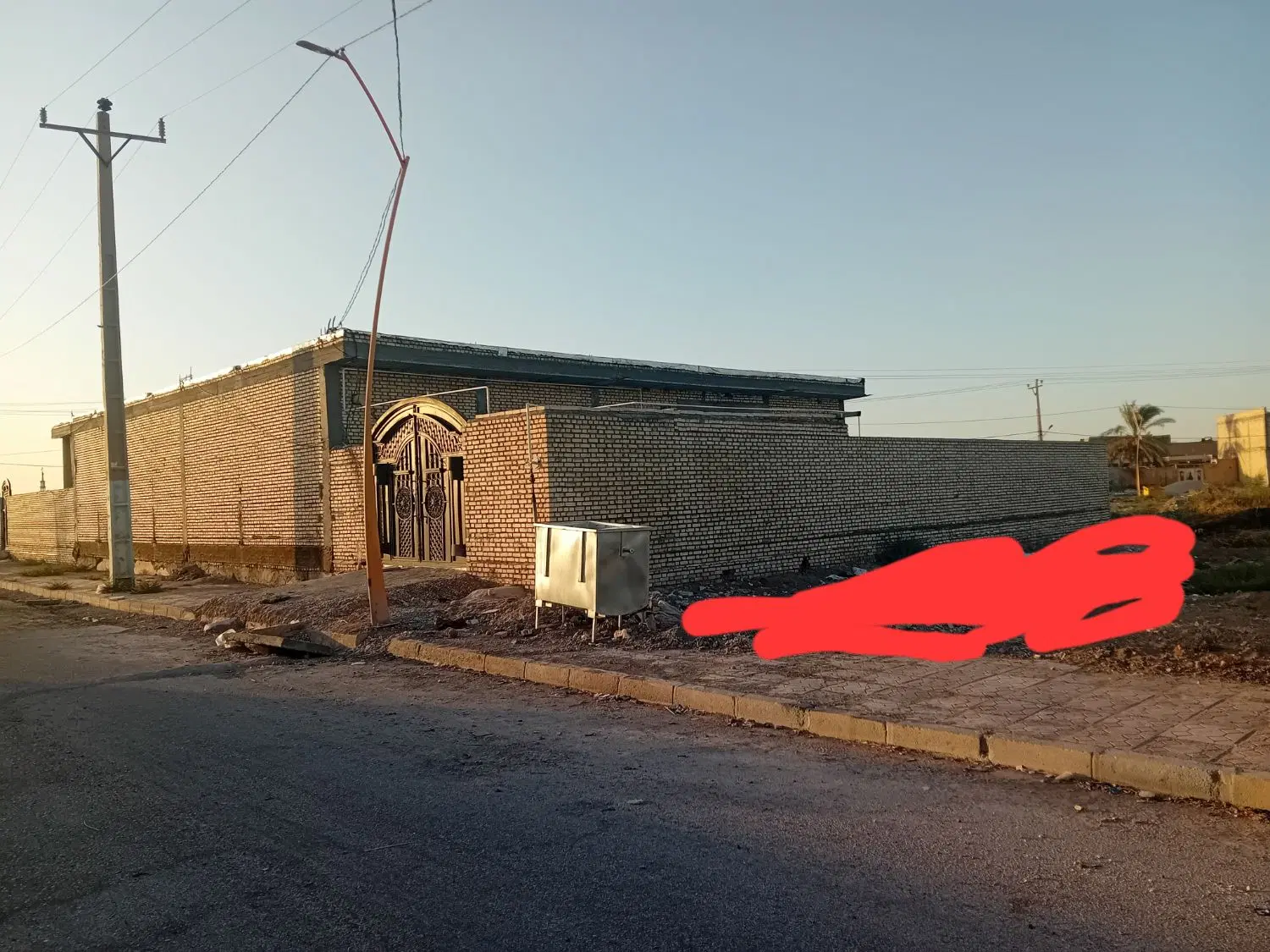 ۲۰۰ متر زمین