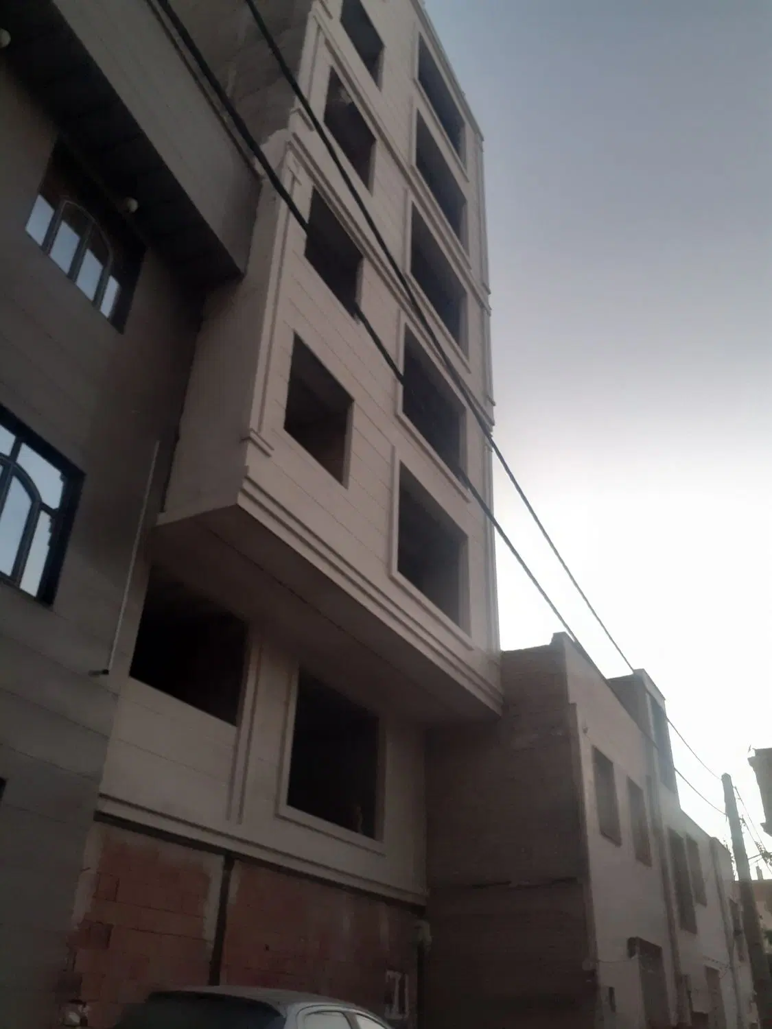 ۱۱۵ متر تک واحدی قلب بازار