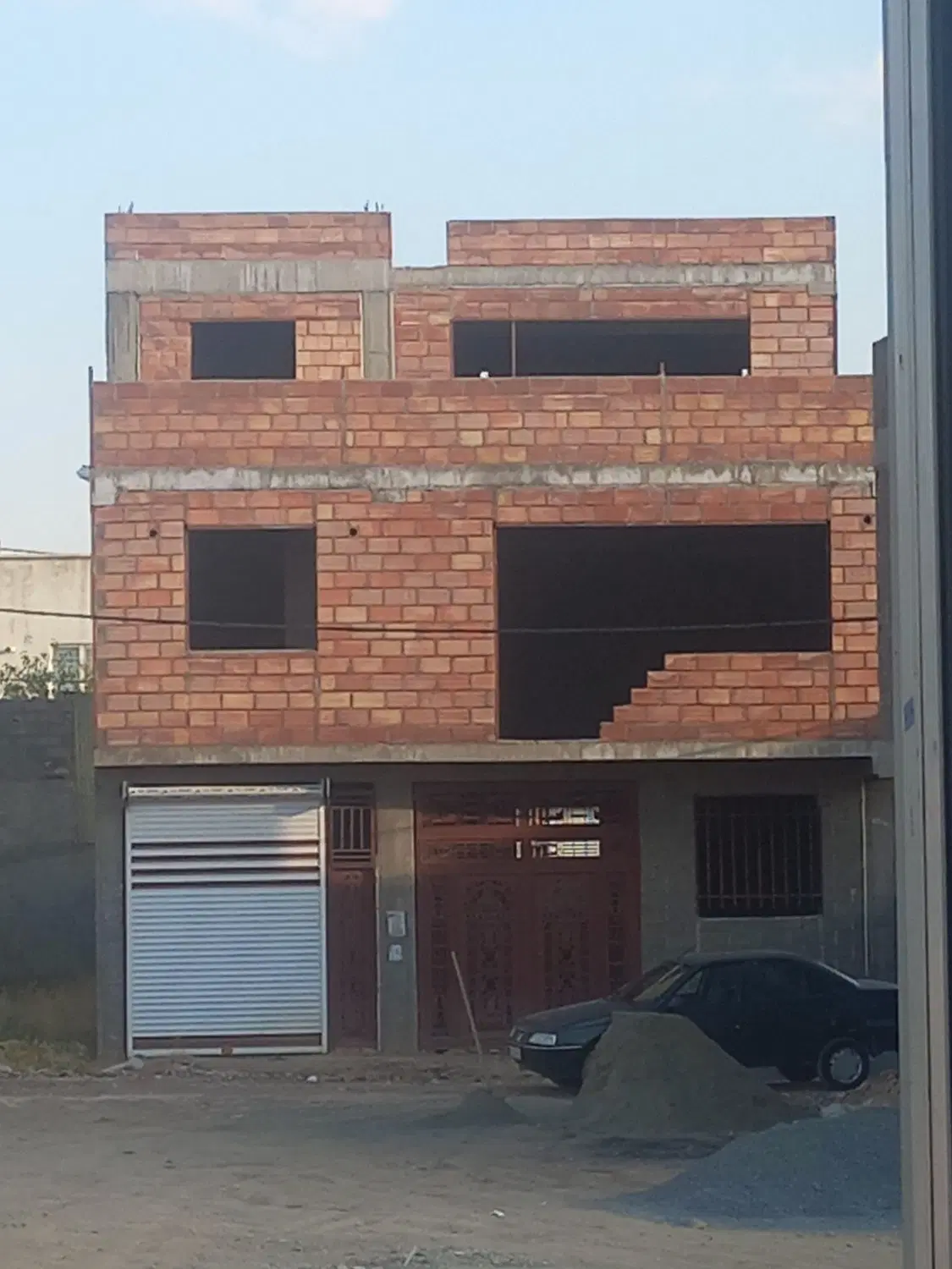 ۳ طبقه نیمه کاره