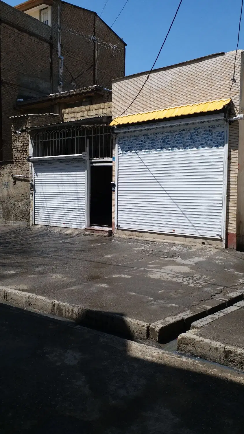 خانه ویلایی ۱۳۰متر دو نبش درکمالشهر + مغازه ۱۹متری