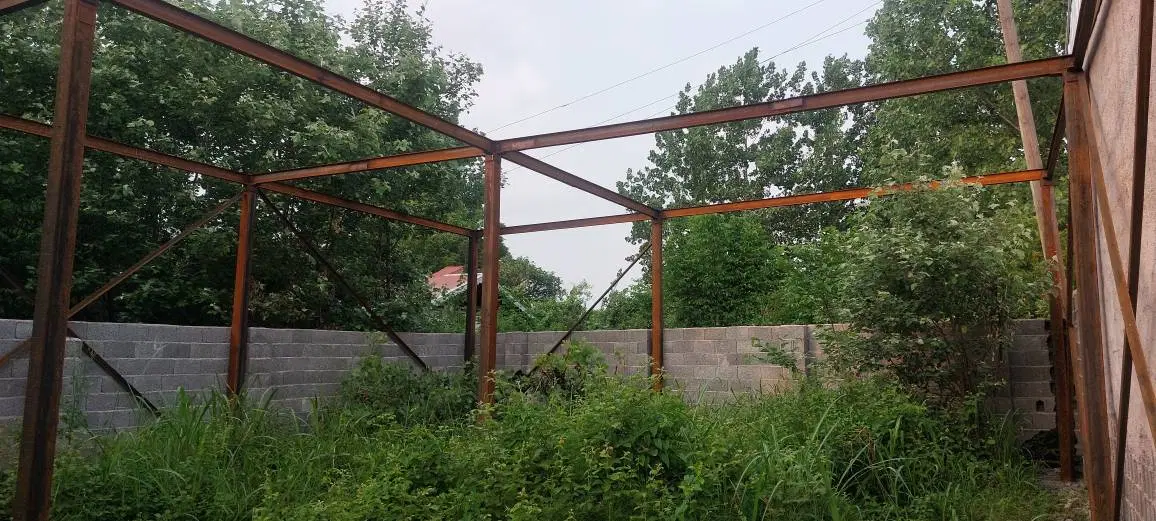 خانه نیمه کاره (تمام اسکلت آهن)آماده ادامه ساخت