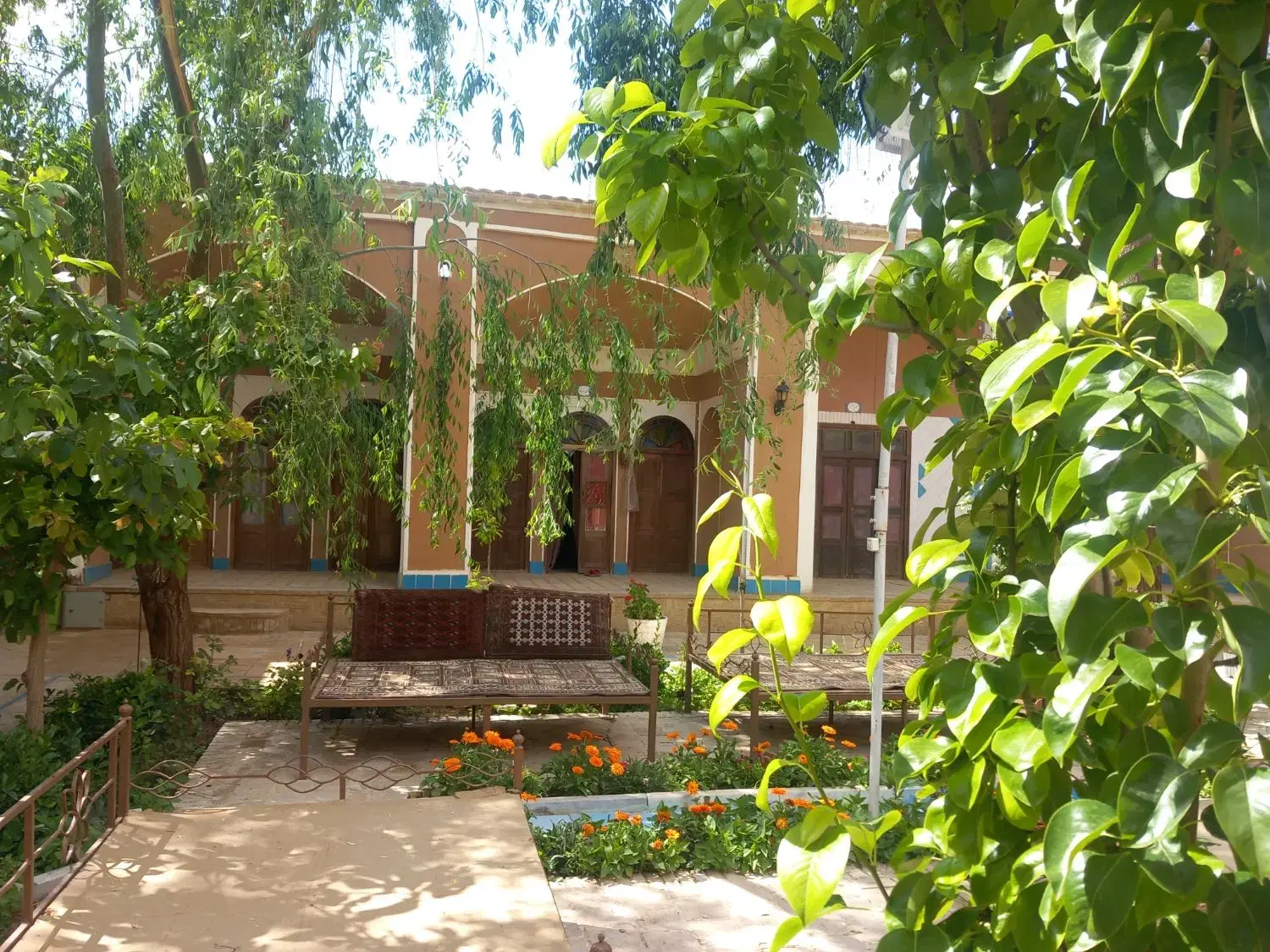 اجاره اتاق و سوئیت در اقامتگاه بومگردی عمارت پدری