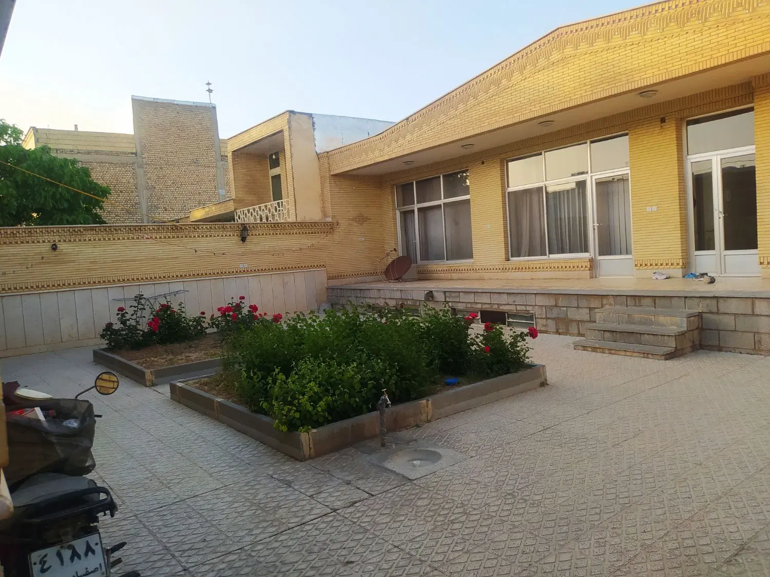 منزل مسکونی خیابان طوس.کوچه اول سر چهارراه