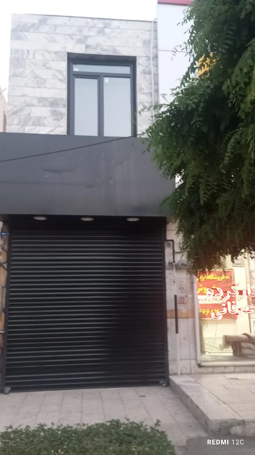 یک دربند مغازه تجاری دائم