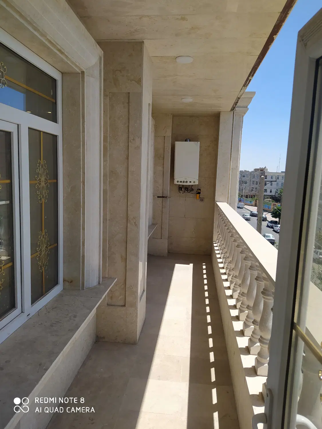 آپارتمان تک واحدی بر خیابان اصلی